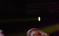 Jelena Rozga nastupila u Zagrebu uz natpis "NE SVIRAMO NARODNJAKE"