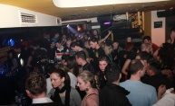 Rasplesane djevojke uljepšale atmosferu u Johnnie Walker pubu