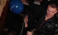 Phanas pub zagrijale zgodne hostese