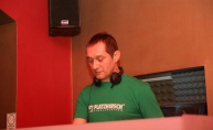 Techno za fanatike u mračnom podrumu 