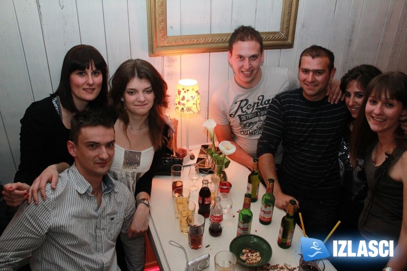 Cool provod u retro ambijent - Cukar i kafe