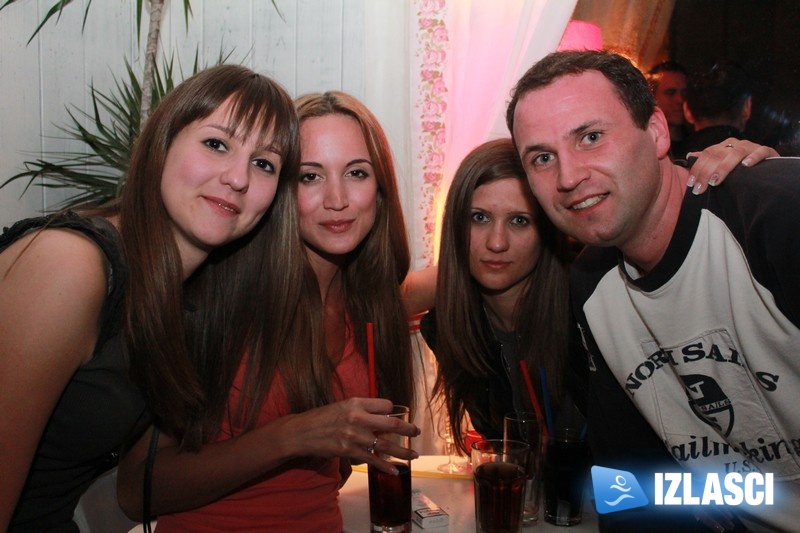 Cool provod u retro ambijent - Cukar i kafe