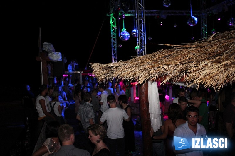 Gramophonedzie jači i od kiše! Club Santos, Rab
