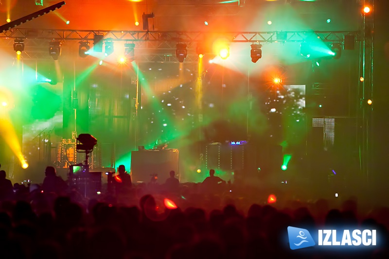 Plesni trans na glavnoj splitskoj šetnici uz Faithless Sound System