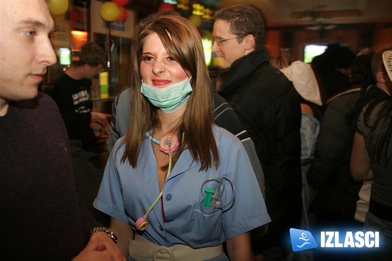 Samoborski Fašnik u šatoru uz Joleta pa u Old Nick`s pub sa maskama