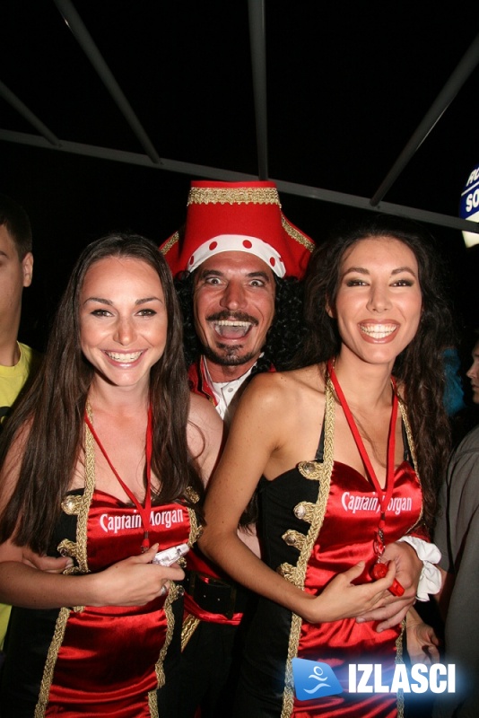 Prepuna Makina oduševljeno dočekala Captain Morgana
