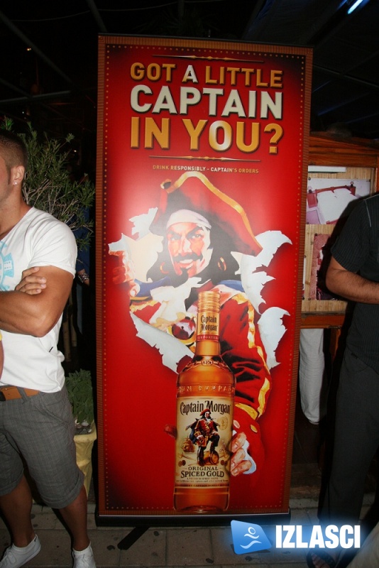Prepuna Makina oduševljeno dočekala Captain Morgana