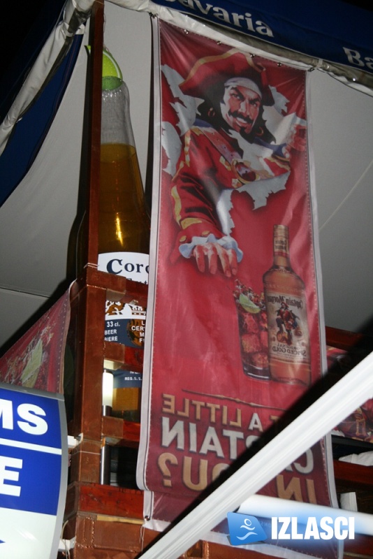 Prepuna Makina oduševljeno dočekala Captain Morgana