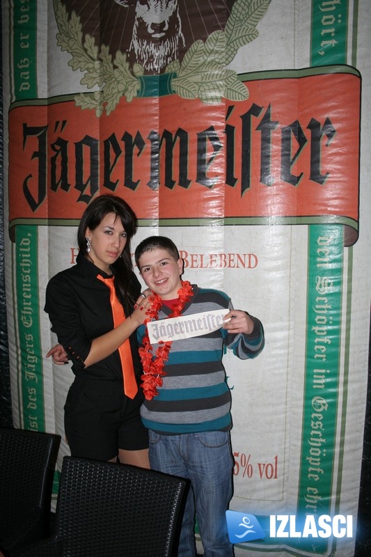 Jägerove epruvete kao glavni subotnji dodatak u Mondo baru Jägerove epruvete kao glavni subotnji dodatak u Mondo baru