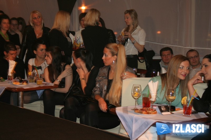 Fashion night zaljuljao Ninu2