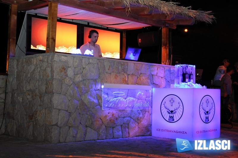 Ljetna ludnica u Santosu uz sexy DJ-icu Viktoriu Metzker & Jägermeister Ice Extravaganza party