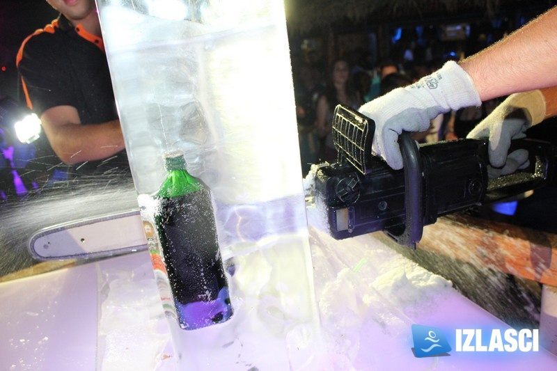 Ljetna ludnica u Santosu uz sexy DJ-icu Viktoriu Metzker & Jägermeister Ice Extravaganza party