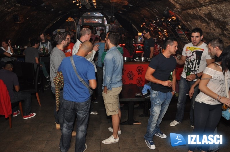 Zagrijavanje na Deep This partyju u Tunelu