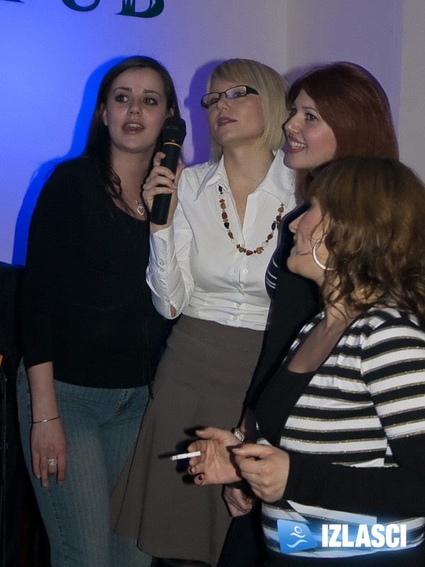 Karaoke uz cajke i rock
