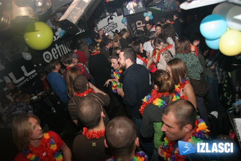 Crne pantere i borderi rasturili Cab Club